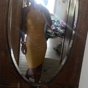 Such a cute orange tight midi dress!!